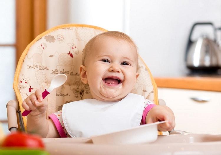 Ek Gıdalara Geçiş Döneminde Bebeklere Nasıl Gıdalar Verilmelidir?